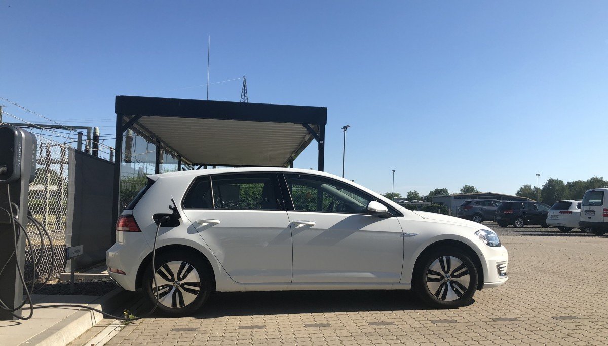Der E-Golf hat in den letzten Monaten bei Mittwald Fahrt aufgenommen.
