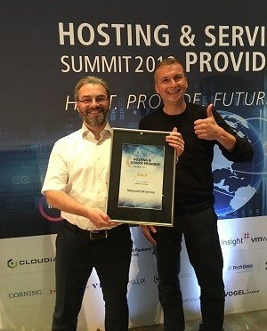 Robert Meyer und Jens Mittwalds Geschäftsführer Robert Meyer und Jens Tiemeyer nahmen den vierten Hosting Award entgegen.