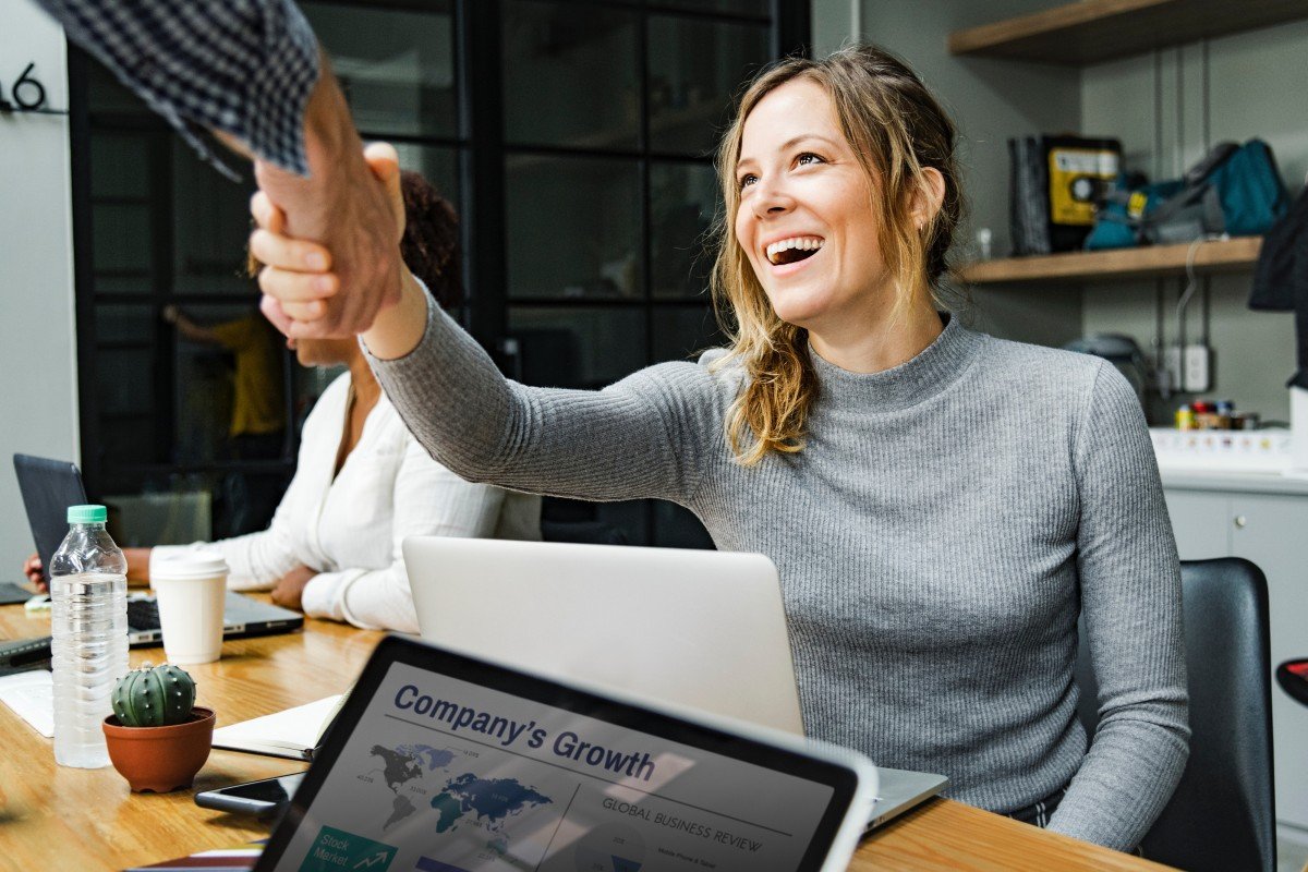 Handschlag Partner werden bei Mittwald.