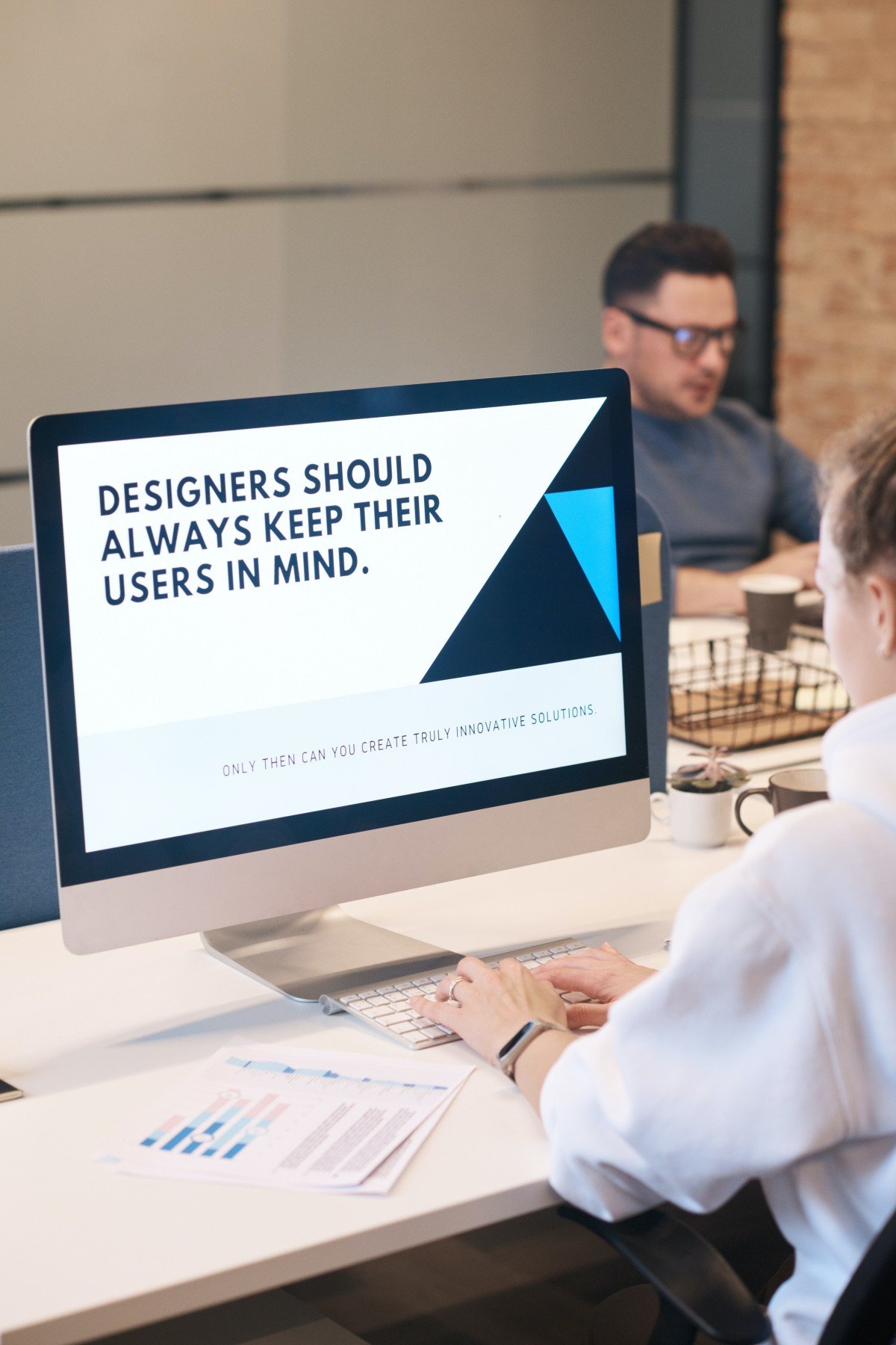 5 Schritte zum MVP Webdesigner bei der Arbeit
