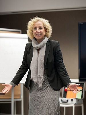 Kerstin Hoffmann Kerstin Hoffmann im Vortrag