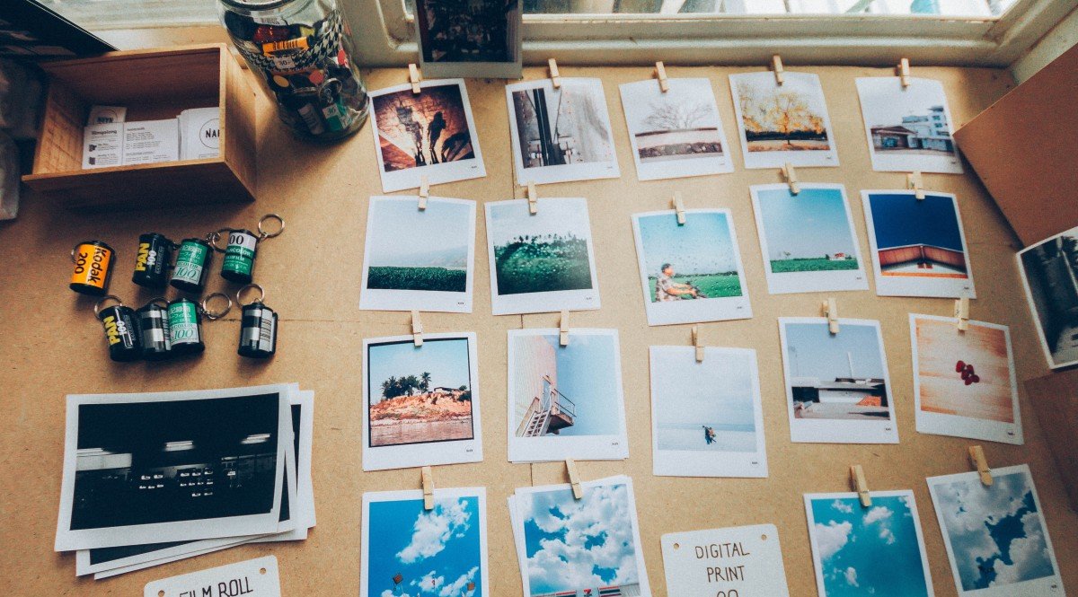 image optimizer Aufgehängte Polaroid-Bilder