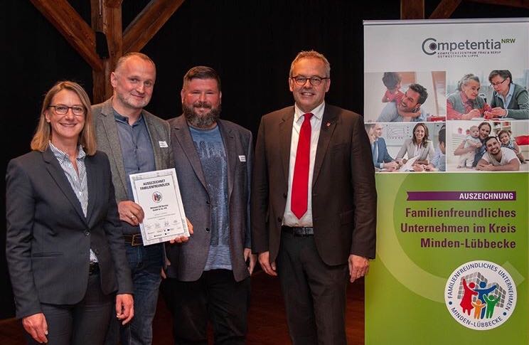 Mittwald erhält die Auszeichnung "Familienfreundliches Unternehmen im Kreis Minden-Lübbecke"