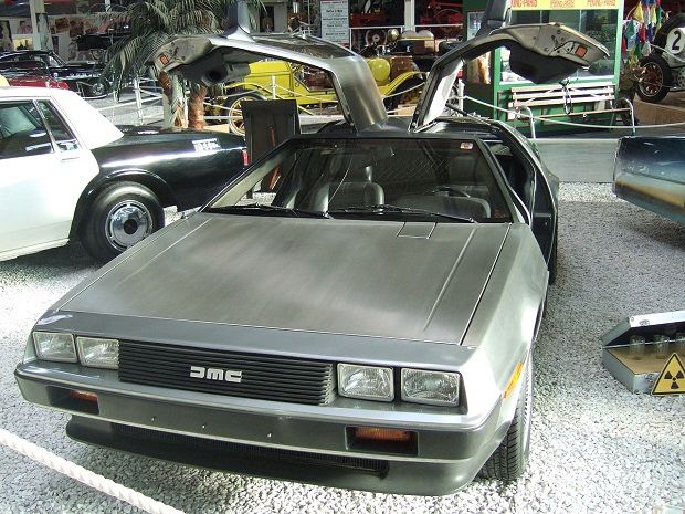 DeLorean auto